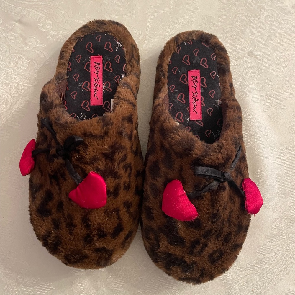 Betsey Johnson Brown Leopard Faux Fur Slippers with Pink Heart Accents